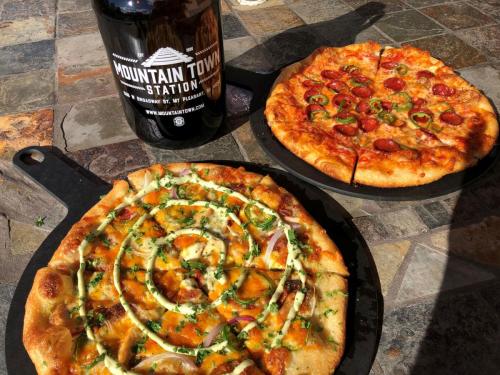Mt-Pleasant_Mountain-Town-Station-pizza---courtesy-of-Mt-Pleasant-CVB